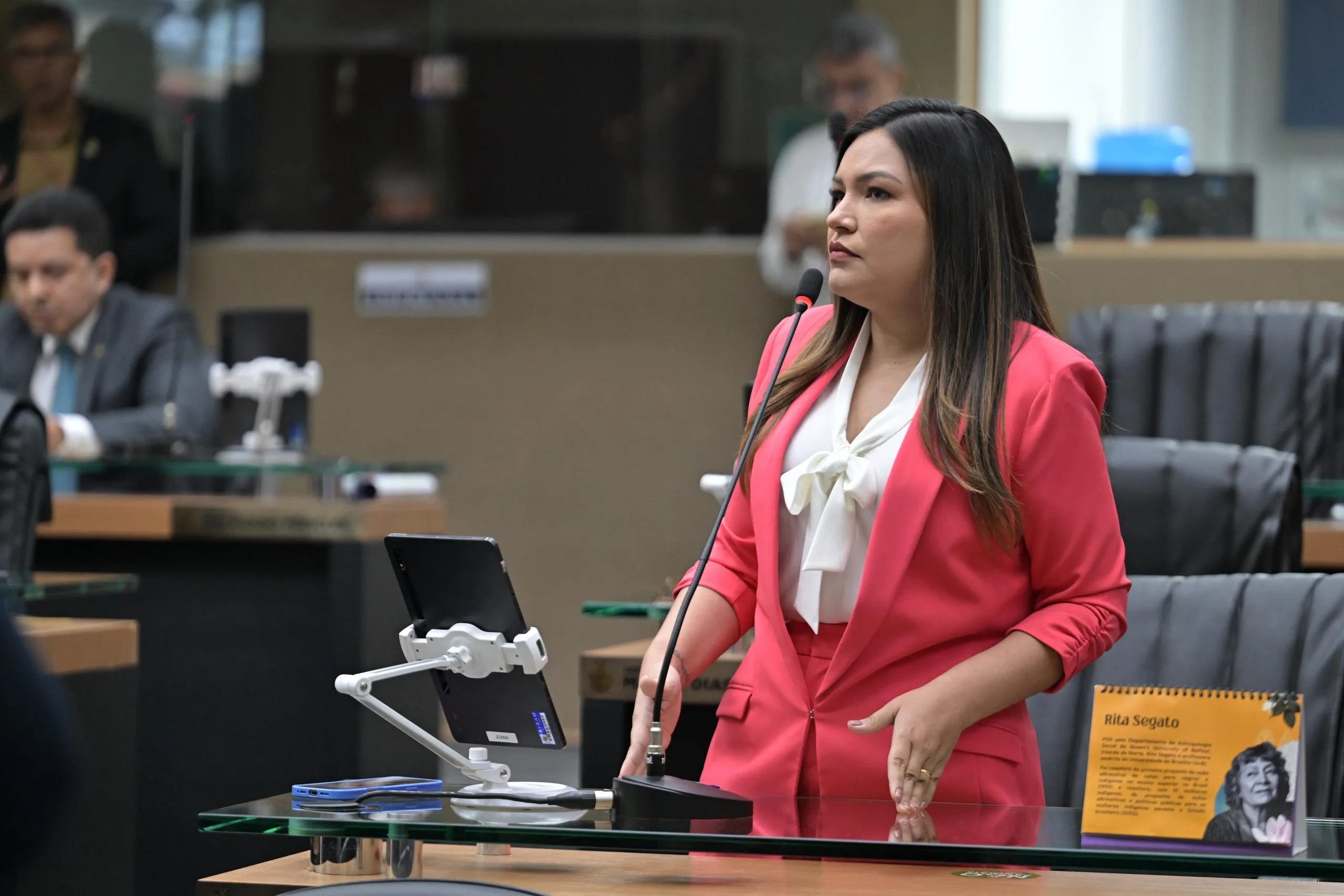 Projetos aprovados de deputada Joana Darc abrangem educação, causa animal e mães atípicas no Amazonas