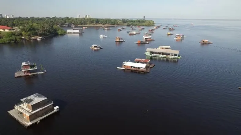 Defensoria Pública tenta evitar remoção de flutuantes no Tarumã e busca solução para famílias afetadas em Manaus