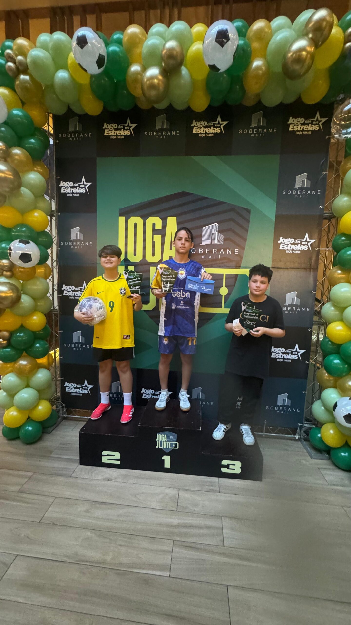 Campeonato de Embaixadinhas do Jogo do Ronaldinho Gaúcho premia os mais habilidosos de Manaus
