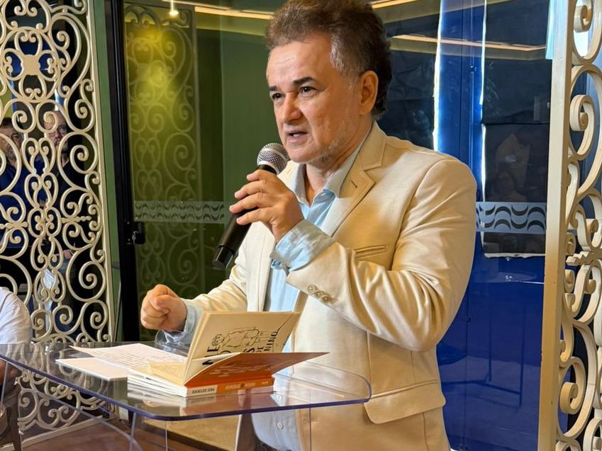 Roda de conversa com Tenório Telles traz o tema ‘Amazônia: Encantarias da palavra’, neste sábado (26), na Valer Teatro