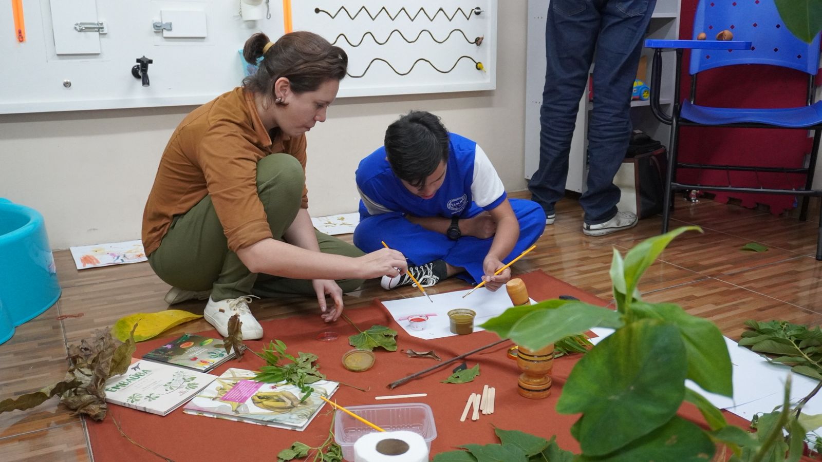 Estudantes neurodivergentes e com deficiência intelectual transformam a Amazônia em arte