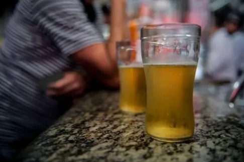 Após mortes em São Paulo, Senacon emite alerta sobre bebidas alcoólicas adulteradas com metanol