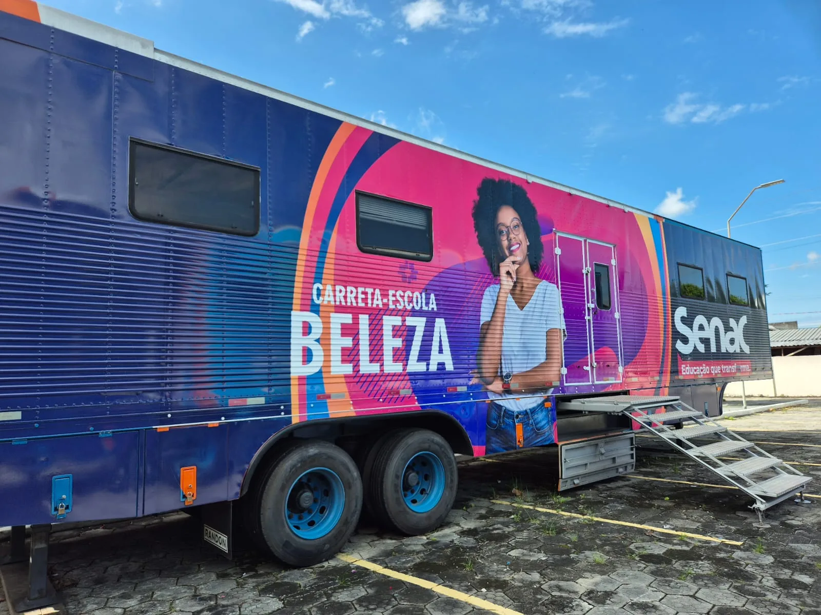 Senac leva ‘Carreta de Beleza’ ao Shopping Grande Circular com cursos gratuitos