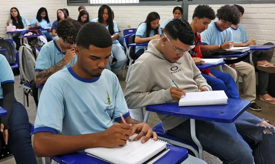Pé-de-Meia: pagamento da 7ª parcela começa nesta segunda-feira para estudantes da rede pública