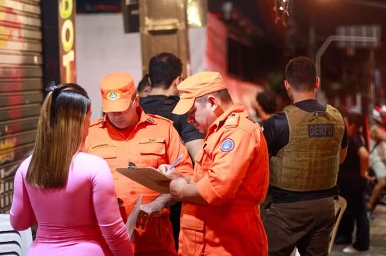 Quatro bares são autuados por venda de álcool a menores e falta de licenças em Manaus