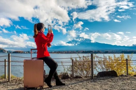 Ministério do Turismo elabora guia voltado para mulheres que viajam sozinhas