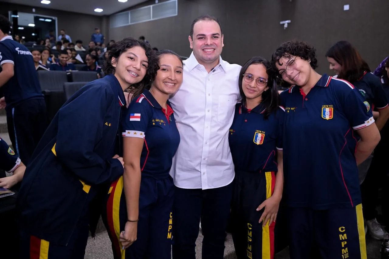 Presidente Roberto Cidade incentiva alunos na preparação para o Enem 2025 por meio do programa Aleam Educa, de sua autoria
