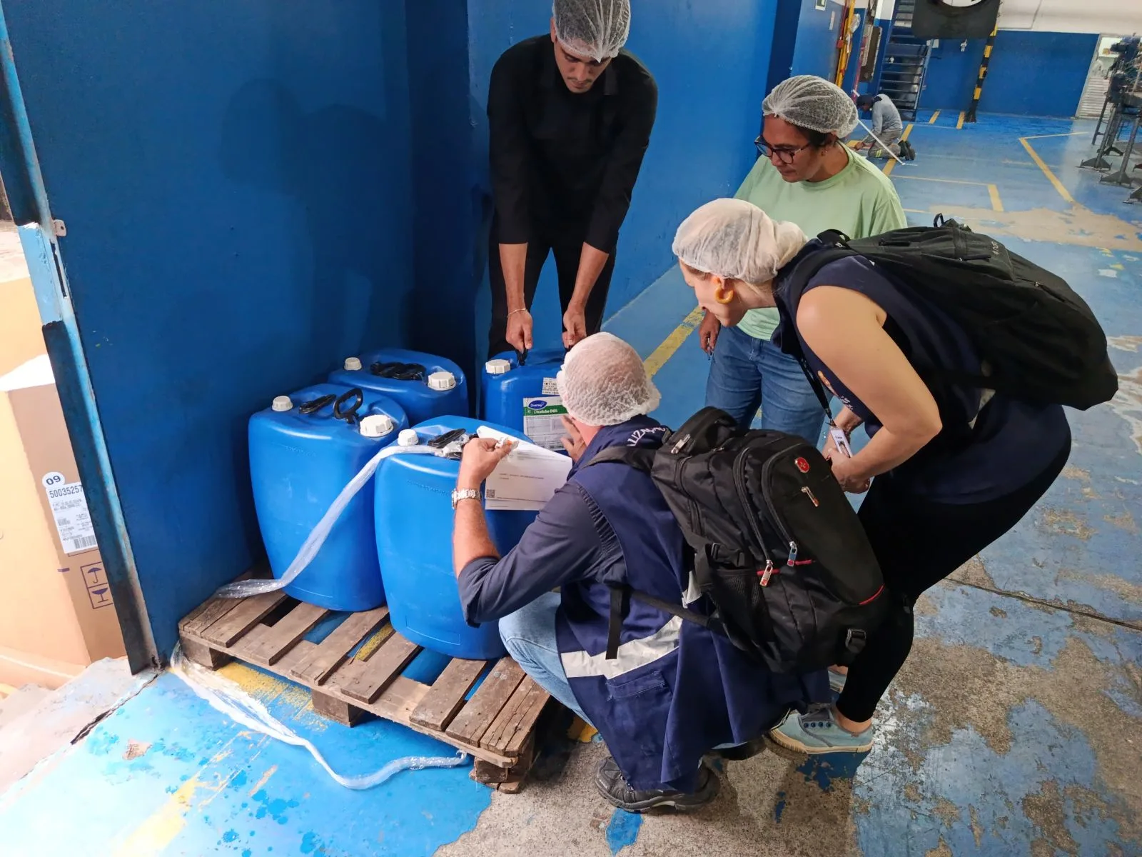 Prefeitura de Manaus realiza operação ‘Zero Metanol’ para fiscalizar comércios de bebidas na cidade