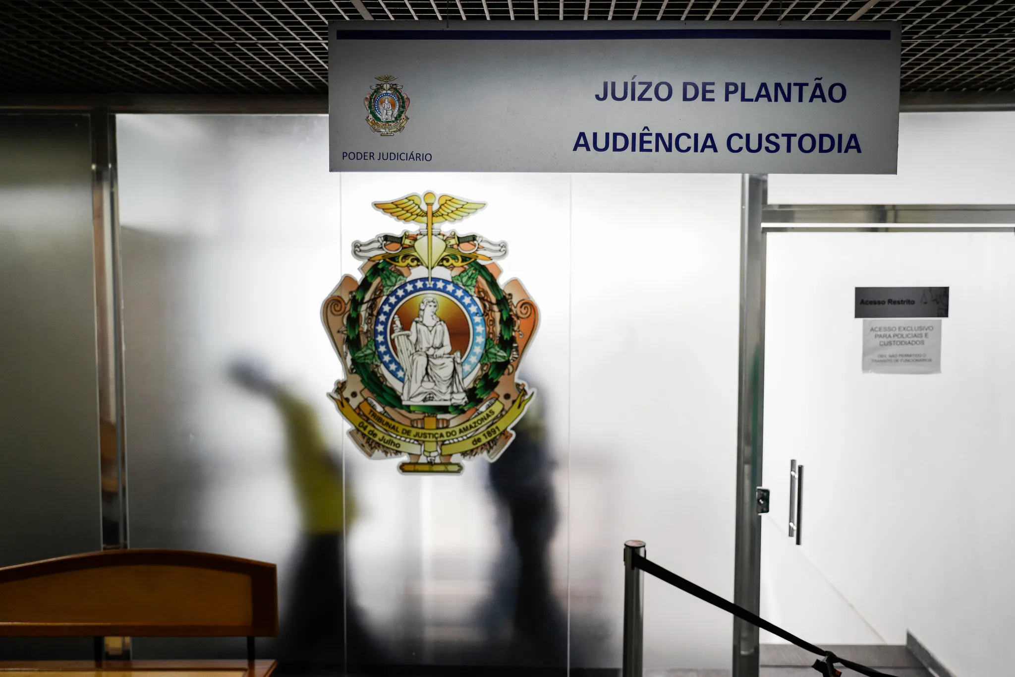 Defensoria obtém decisão que garante alimentação e água às pessoas que passam por audiência de custódia no Amazonas