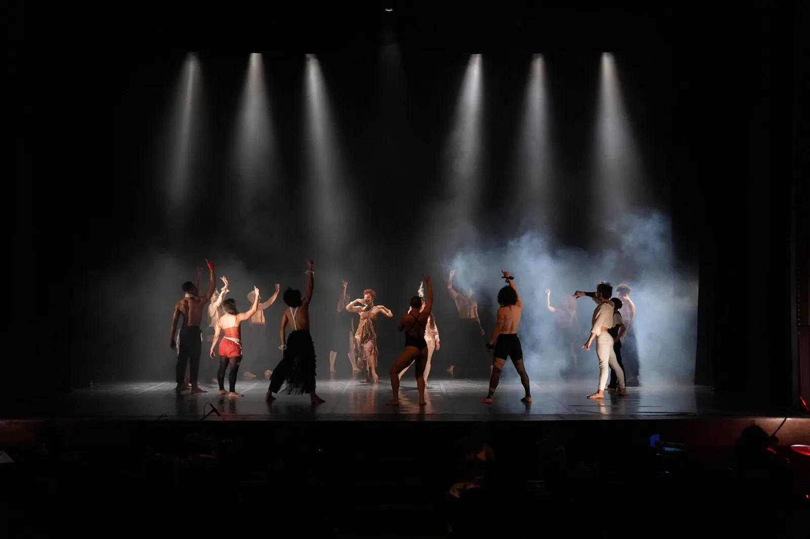 Espetáculo “Cabaré Chinelo” emociona plateia no Teatro Amazonas com nova versão em dança