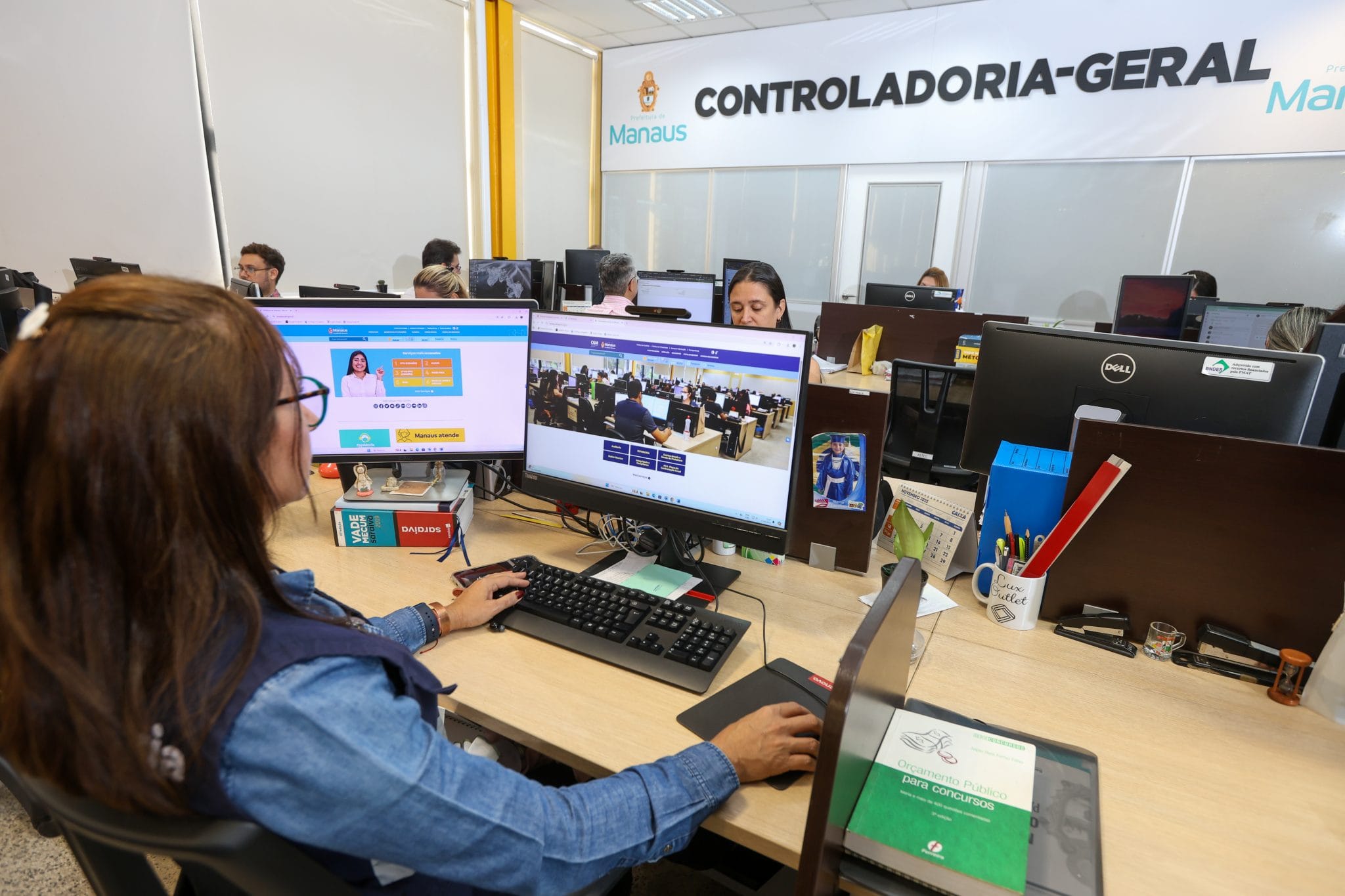 Prefeitura de Manaus divulga edital dos concursos públicos da CGM e da Semmas com mais de 60 vagas