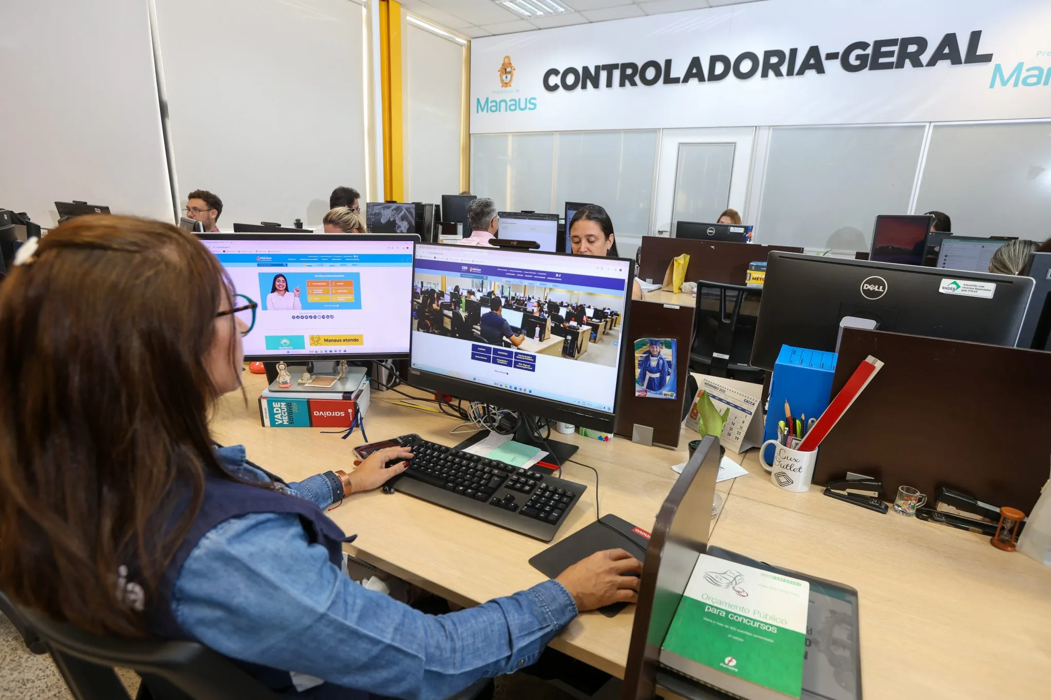 Prefeitura de Manaus divulga edital dos concursos públicos da CGM e da Semmas com mais de 60 vagas