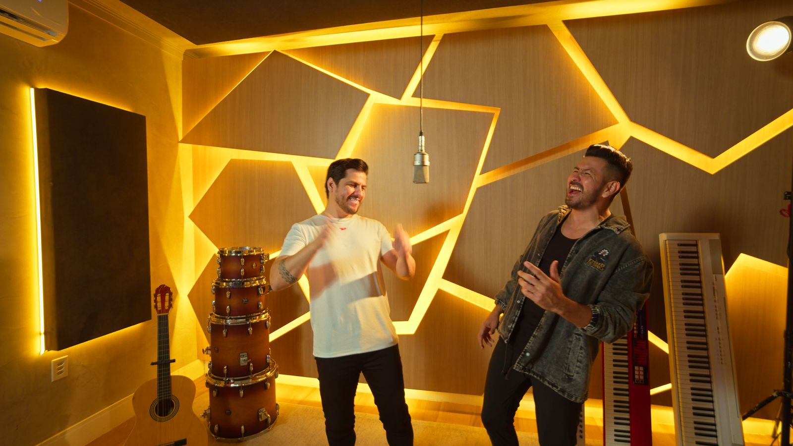 George Japa lança música em parceria com a Banda Magníficos