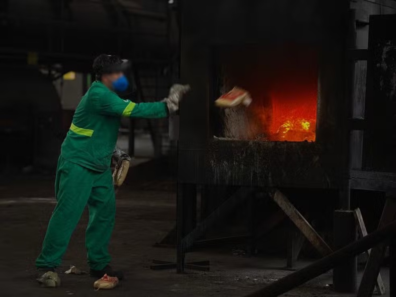 Quatro toneladas de drogas são incineradas em Manaus após apreensões ao longo de 2025