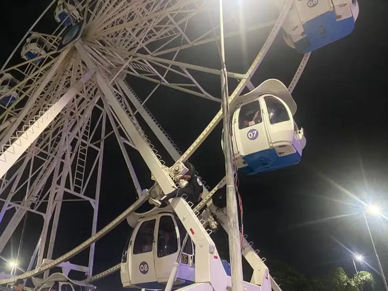 Roda-gigante trava com visitantes em cabines dois dias após inauguração em Manaus