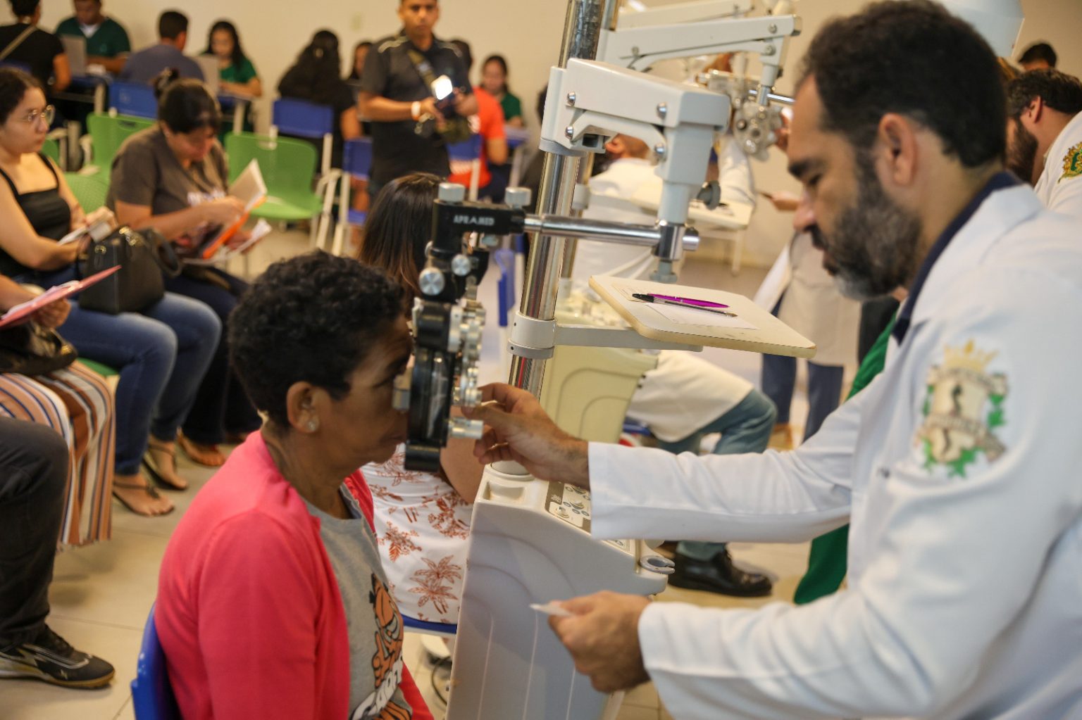 Wilson Lima inicia mutirão oftalmológico com mais de 12 mil atendimentos e entrega gratuita de óculos no Amazonas