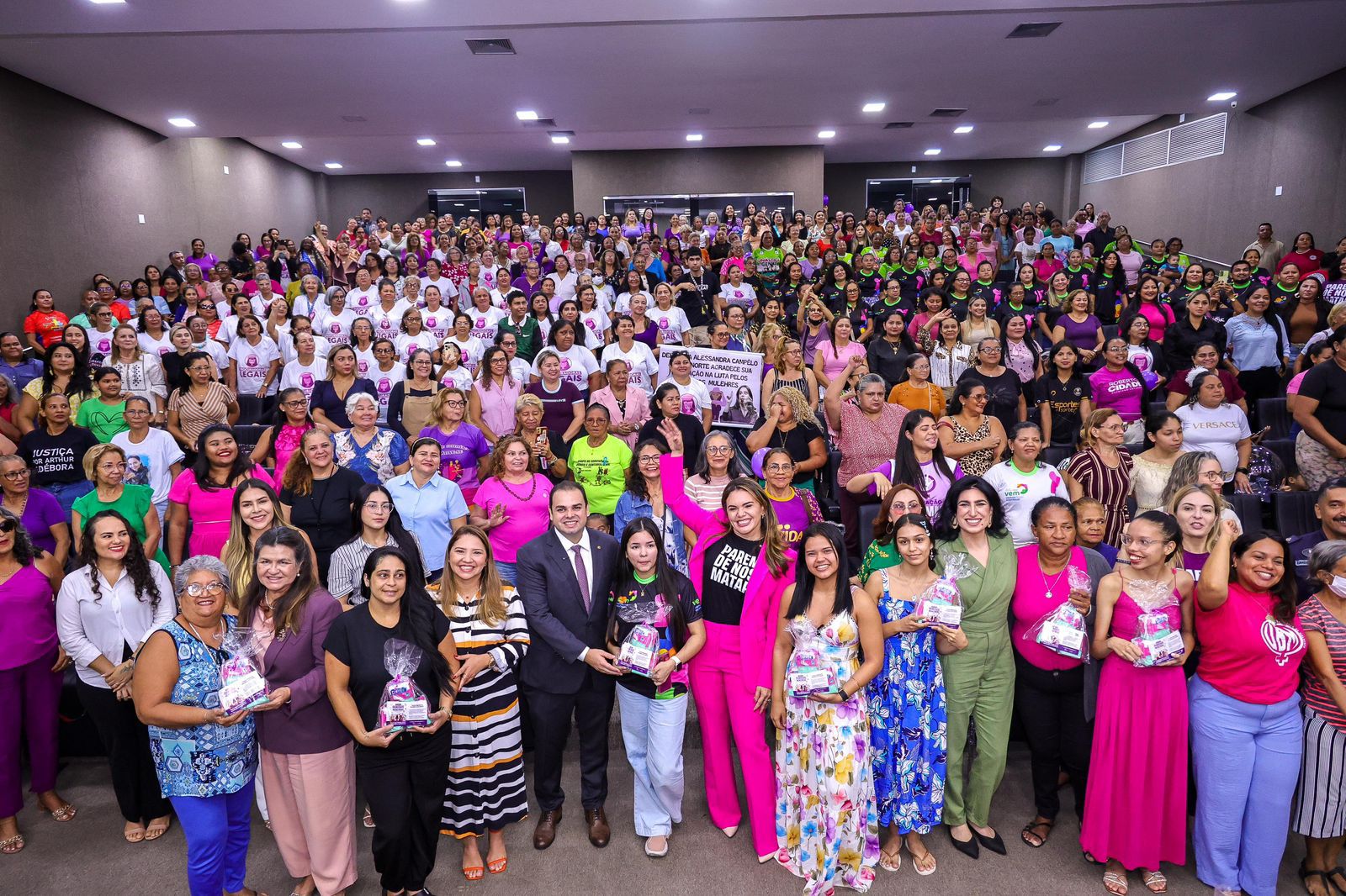 Presidente Roberto Cidade abre programação alusiva aos 21 Dias de Ativismo e reforça ações legislativas de proteção às mulheres