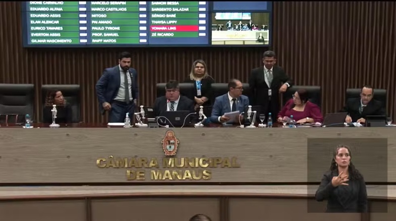 Câmara de Manaus aprova reforma da Previdência em 2º turno durante greve de professores da rede municipal