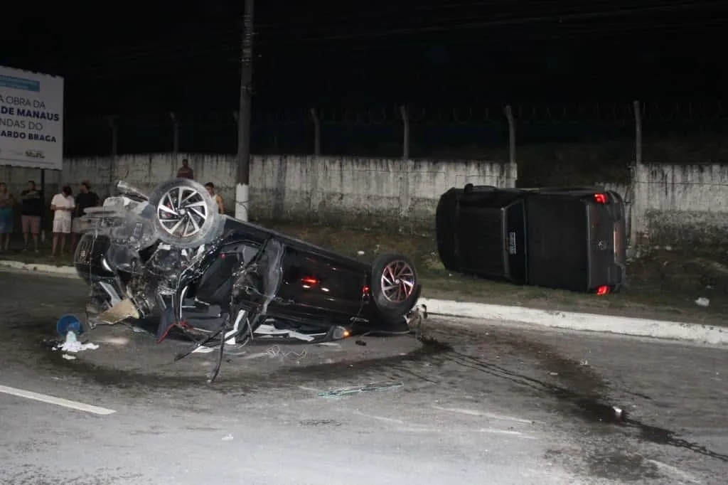 Suspeita de racha causa acidente com duas mortes e seis feridos na Avenida do Turismo, em Manaus