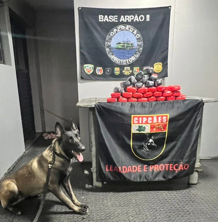 Base Arpão 2: PMAM apreende 15 quilos de entorpecentes escondidos entre garrafões de água