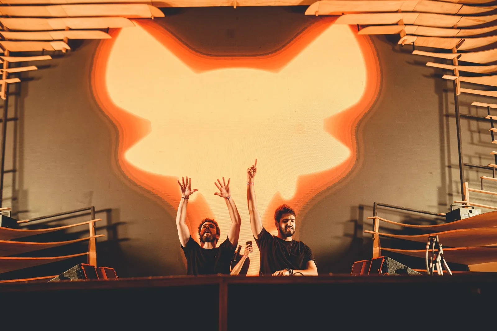 Cat Dealers se apresenta neste sábado (06) na ‘444 White Party’ em Manaus