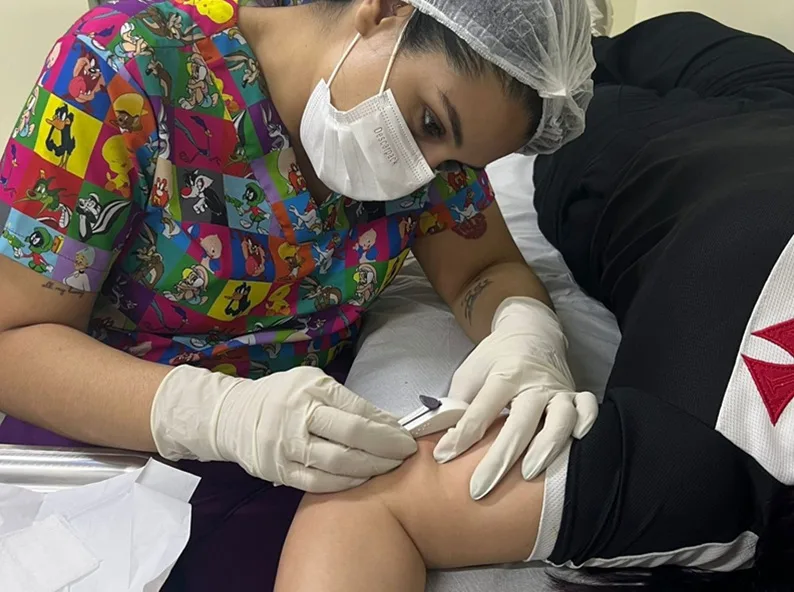 População em vulnerabilidade recebe contraceptivo subdérmico. Foto: Divulgação / Semsa