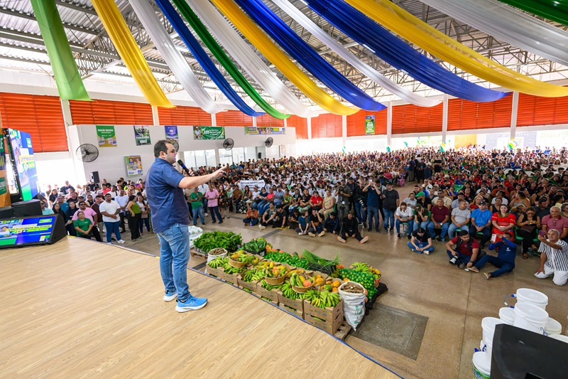 Roberto Cidade em entrega de escola de tempo integral em Autazes.