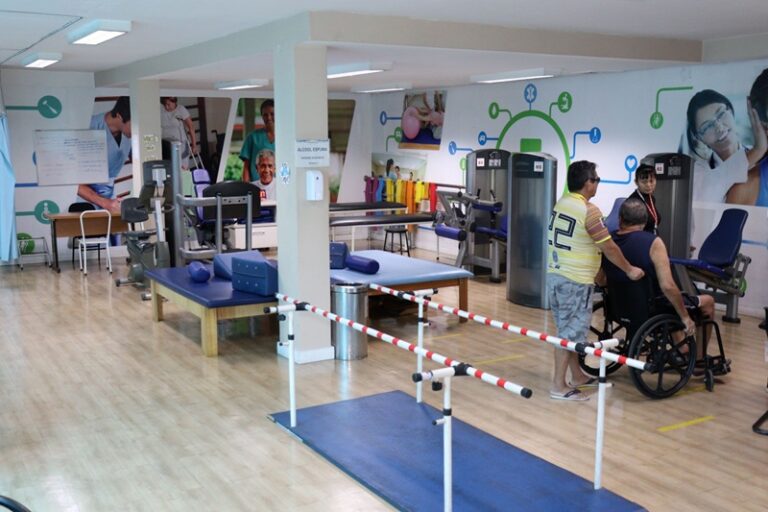 A fisioterapia pode auxiliar no tratamento da fibromialgia