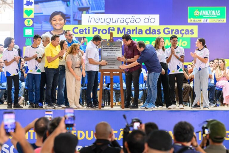 Roberto Cidade em entrega de escola de tempo integral em Autazes