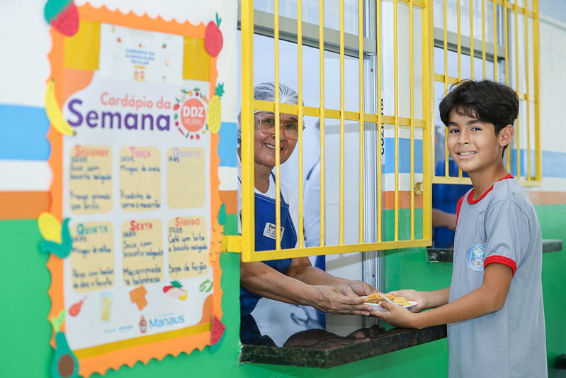 A Prefeitura de Manaus, reinaugurou, duas unidades de ensino na zona rural ribeirinha da capital.