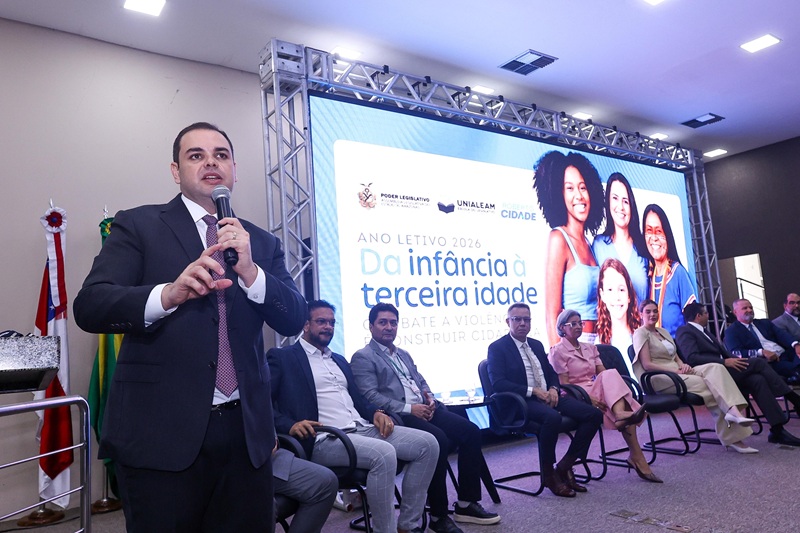 Presidente Roberto Cidade inicia processo de regulamentação da Escola do Legislativo