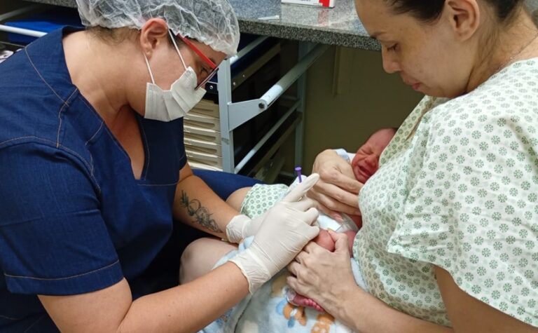 Imunização de recém-nascidos e bebês contra o VSR