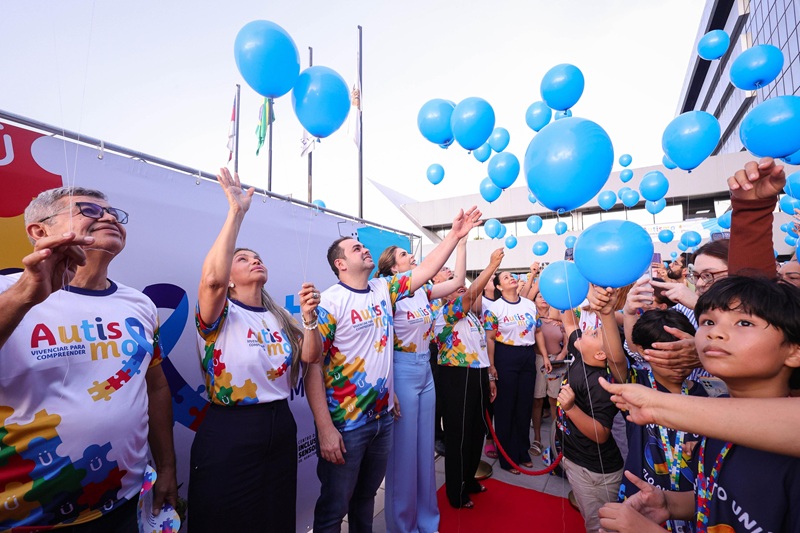 Presidente Roberto Cidade abre programação oficial do Abril Azul no Legislativo Estadual com iluminação especial*