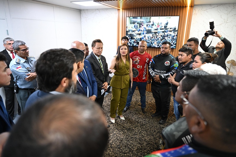 Deputada Joana Darc defende motoristas de aplicativo