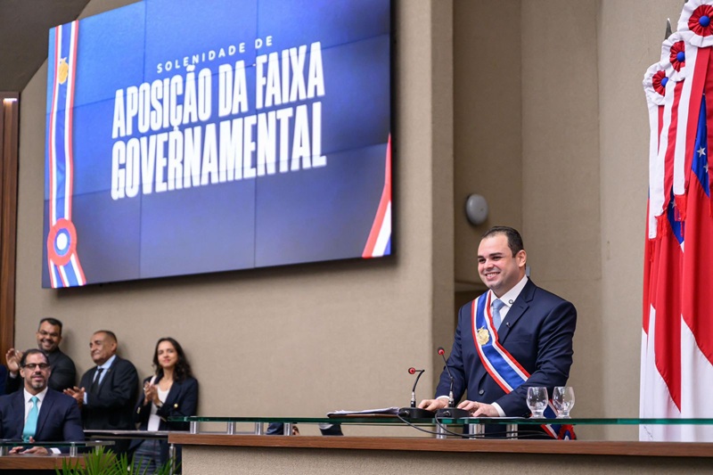 Roberto Cidade toma posse como governador