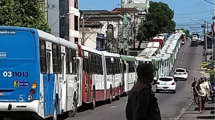 Rodoviários fazem paralisação em Manaus contra a escala 6x1
