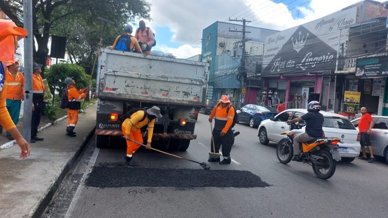 Prefeitura de Manaus intensifica recuperação asfáltica na avenida Autaz Mirim e garante mais segurança no trânsito da zona Leste