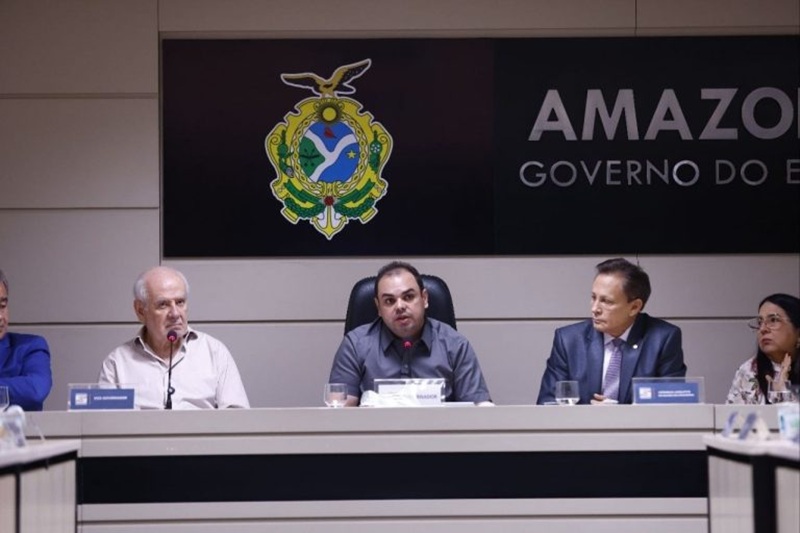 Governador Roberto Cidade anuncia antecipação da primeira parcela do 13º salário para 23 e 24 de julho.