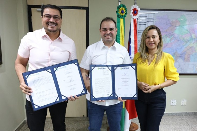 Governador Roberto Cidade assina novo convênio do Asfalta Amazonas e ordem de serviço para obras de pavimentação em Autazes.