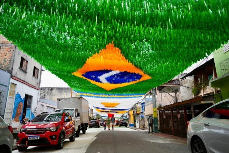 “Prefeitura de Manaus realiza transmissão do jogo da Seleção Brasileira em vias contempladas pelo edital ‘Ruas da Copa”