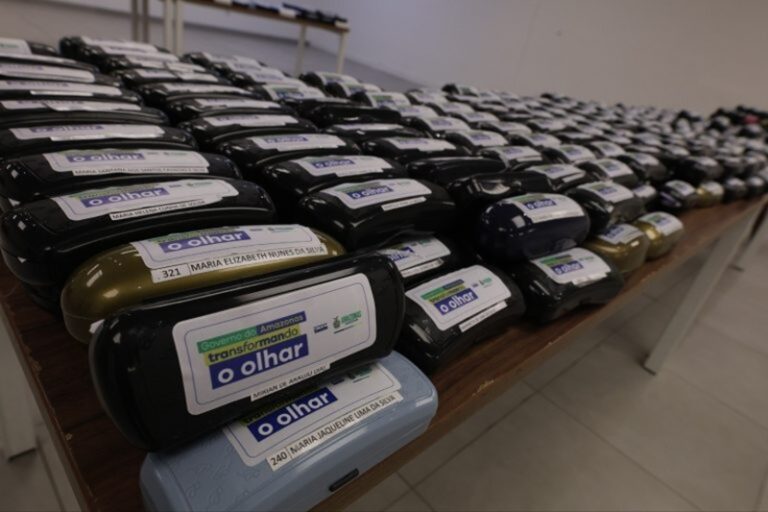 Governador Roberto Cidade entrega 2,1 mil óculos de grau e avança com saúde oftalmológica no estado.