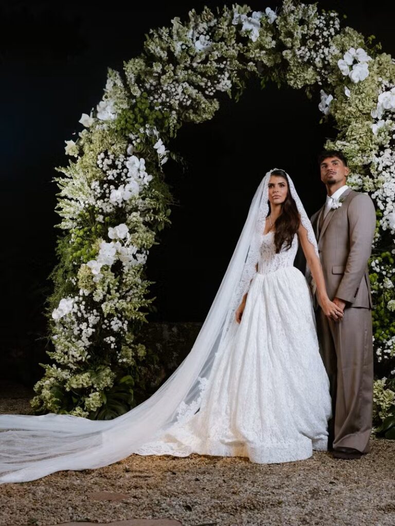 Gabriel Medina e Isabella Arantes oficializam casamento em cerimônia com famosos e muita festa.