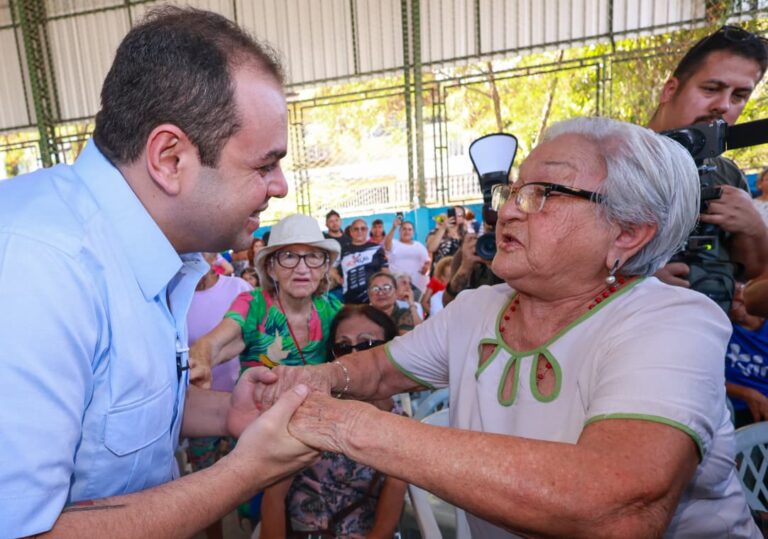 Governador Roberto Cidade prestigia programação em homenagem ao Dia dos Avós no Centro de Convivência André Araújo.