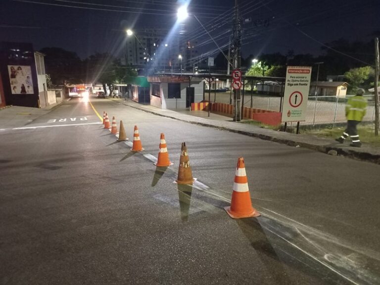 Prefeitura de Manaus amplia revitalização da sinalização viária para reforçar segurança e prevenir acidentes.
