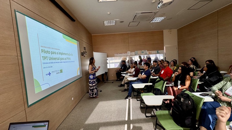 Profissionais de saúde da Prefeitura de Manaus participam de oficina para fortalecer a prevenção da tuberculose entre pessoas vivendo com HIV/Aids.