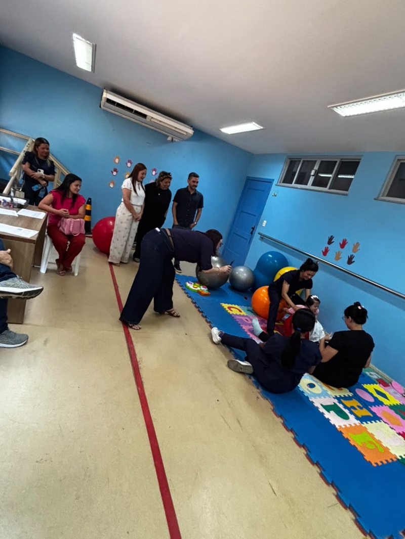 Apae Manaus recebe representantes da SEPcD para conhecer estrutura e fortalecer parcerias