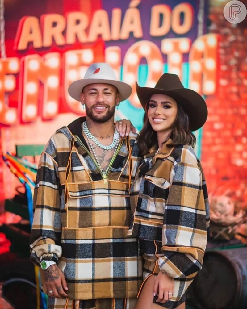 Neymar Jr. entra no clima junino em festa fora de época no Guarujá.