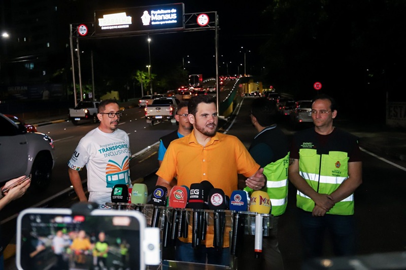 Prefeito apresenta tecnologia que leva informações do trânsito.