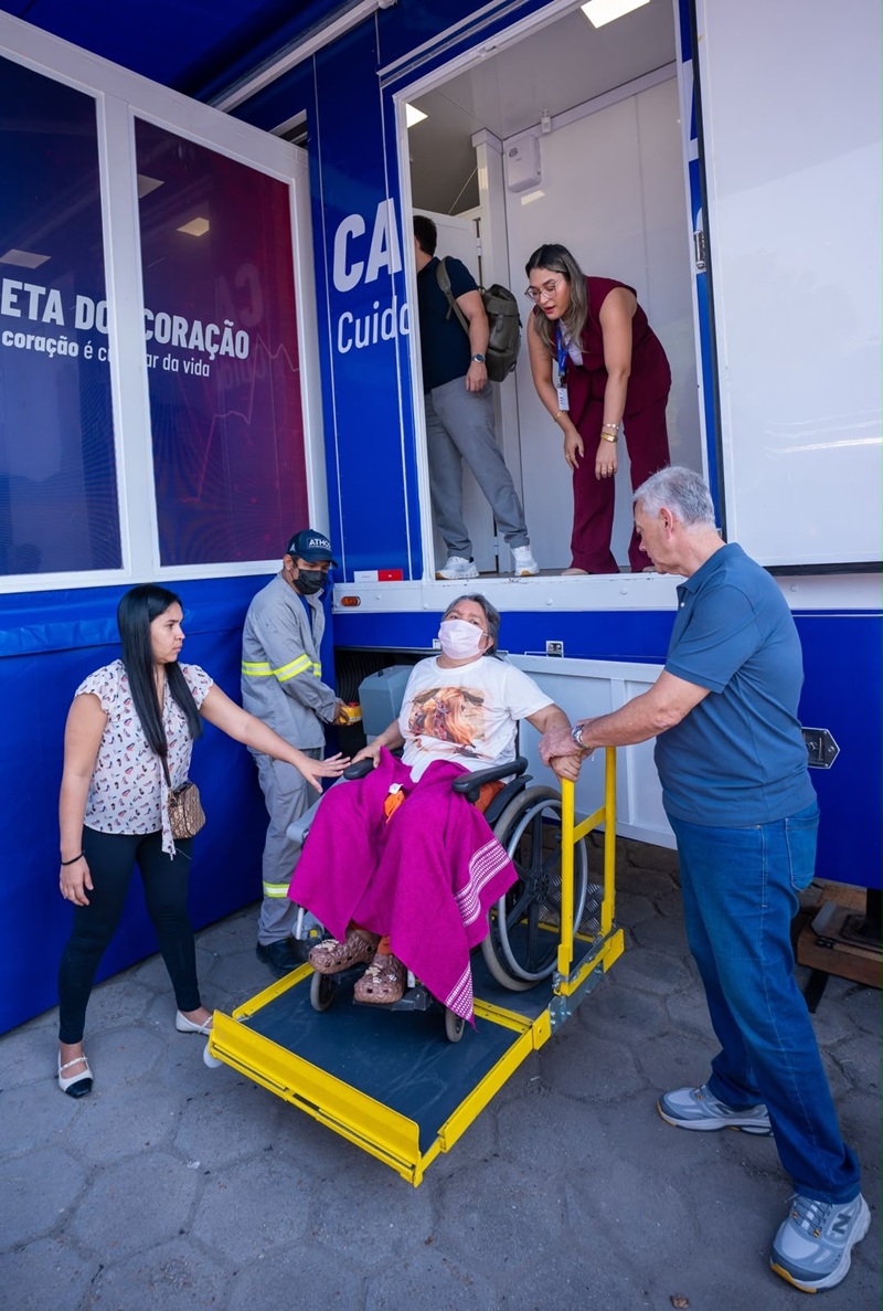 Roberto Cidade coloca em funcionamento primeira Carreta do Coração do Brasil em Manaus