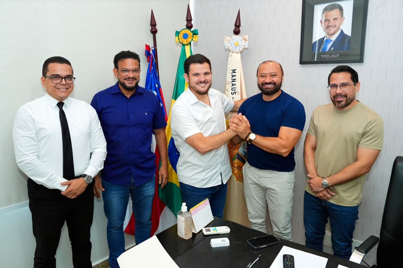 Renato Junior anuncia convocação de mais 1,5 mil aprovados no concurso da Semed em Manaus